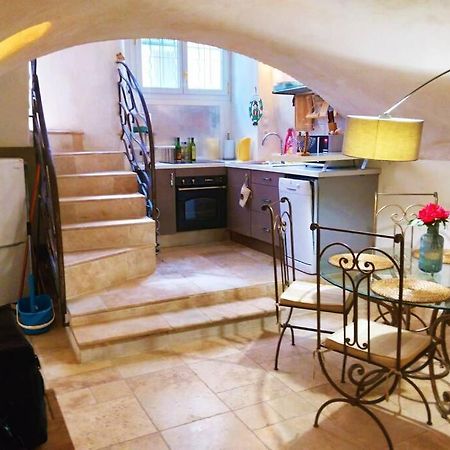 Appartement De Charme Au Coeur Du Vieil Antibes Exteriör bild